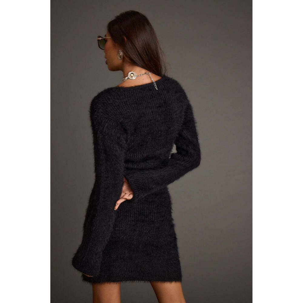 12th Tribe Shiloh Black V-Neck Sweater Mini Dress Size MM - Picture 2 of 3